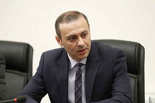 Армения с помощью России построит мощную армию - секретарь Совбеза