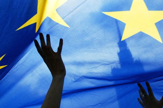 ЕС откроет границы для привитых одобренными вакцинами туристов