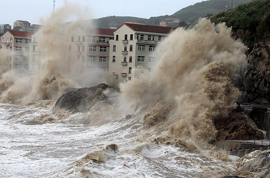 На востоке Китая 11 человек погибли во время урагана
