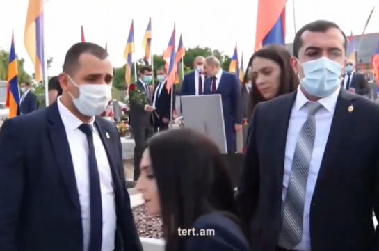 Փաշինյանին հարց տալուց հետո լրագրողին մեկուսացրին (Տեսանյութ)