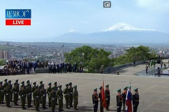 Гимны Армении и России, парадный марш армянских и российских военных: в Парке Победы отметили 9 мая (Видео)