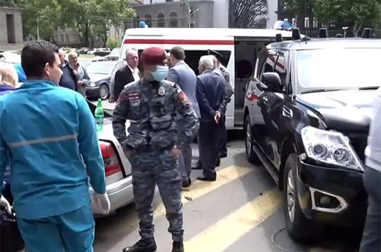 Traffic accident with involvement of car from Armenia's acting PM's convoy in downtown Yerevan