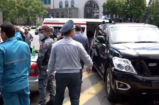 Двое граждан доставлены в больницу в результате ДТП с участием одного из автомобилей кортежа Пашиняна