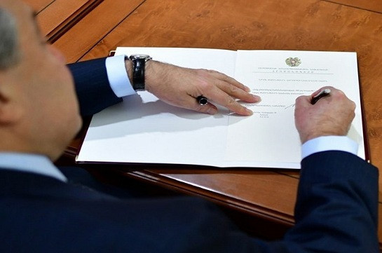 Президент Армении подписал указ о проведении досрочных выборов в парламент 20 июня