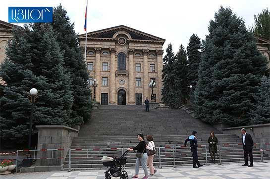 Стартовал официальный визит спикера парламента Армении в Россию
