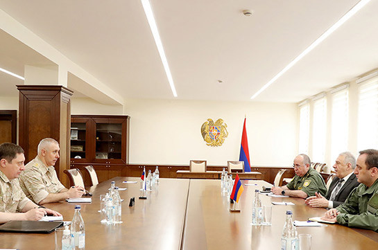 Глава Минобороны Армении и Рустам Мурадов обсудили варианты развязки ситуации на границе с Азербайджаном