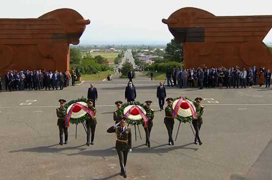 Armenia marks the Day of Republic, political leadership visits Sardarapat memorial complex