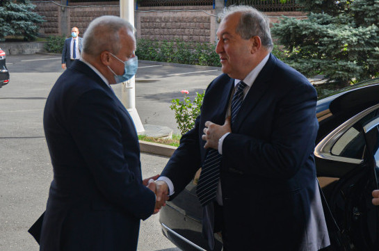 Armenia’s president visits Russian embassy, meets ambassador