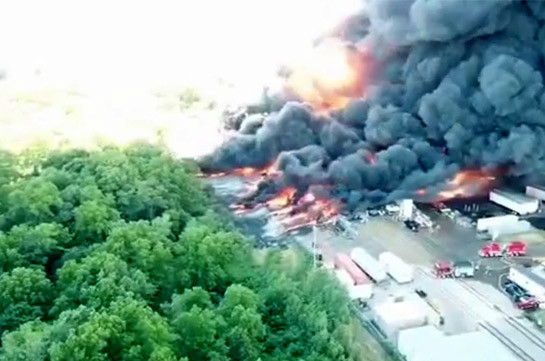 Իլինոյս նահանգում գործարան է այրվել (Տեսանյութ)
