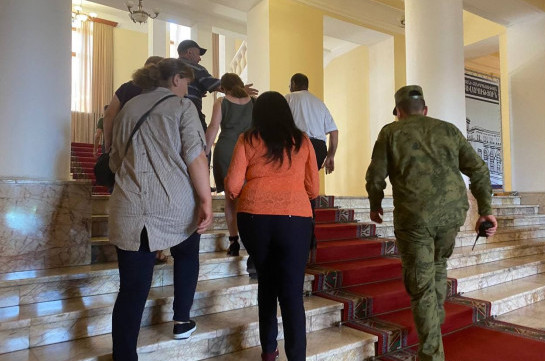 Անհետ կորած զինծառայողների հարազատները կառավարությունում հանդիպում են Նիկոլ Փաշինյանին