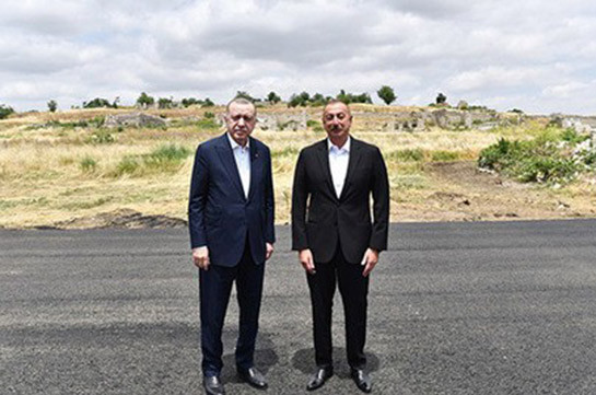 В Кремле оценили планы Турции по созданию военной базы в Азербайджане