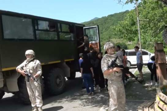 Российские миротворцы сопроводили 150 паломников и жителей Нагорного Карабаха при посещении христианских монастырей Амарас и Ганзасар