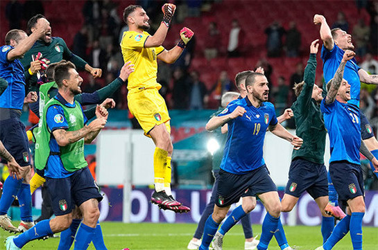 Сборная Италия победила Испанию в серии пенальти и вышла в финал Евро