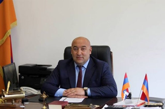 Сотрудники СНБ везут мэра Каджарана в Ереван (Видео)