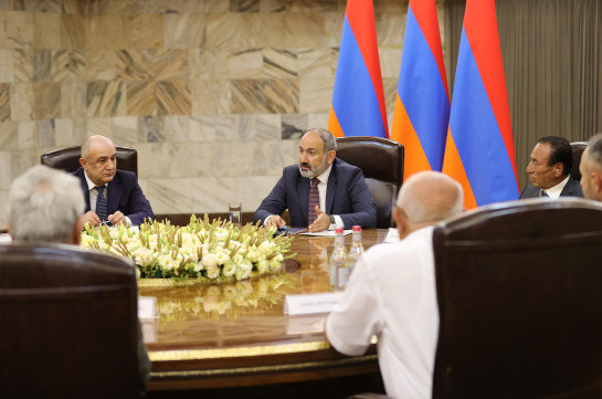 Armenia's acting PM meets leaders of non-parliamentary political forces