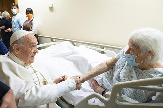 Папа Римский останется в больнице ещё несколько дней