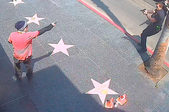 В Голливуде полицейский застрелил вооруженного мужчину