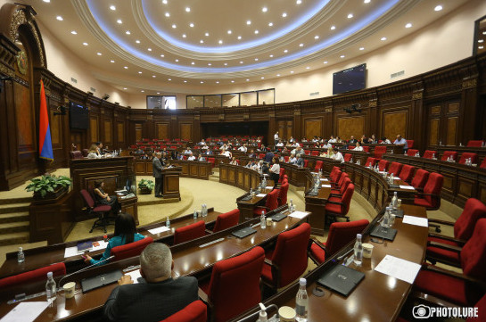 Парламент Армении принял в первом чтении законопроект о криминализации оскорблений
