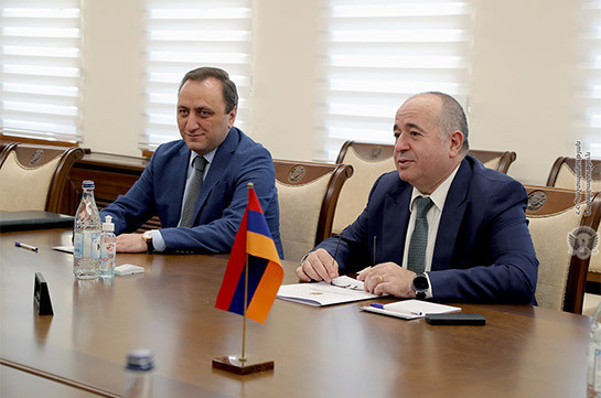 Министр обороны Армении обсудил с послом РФ вопросы двустороннего военно-политического сотрудничества