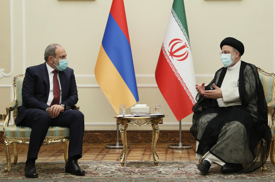 Իրանի համար առանցքային նշանակություն ունի տարածաշրջանում խաղաղության պահպանումը. Հանդիպել են Նիկոլ Փաշինյանն ու Իրանի նախագահը