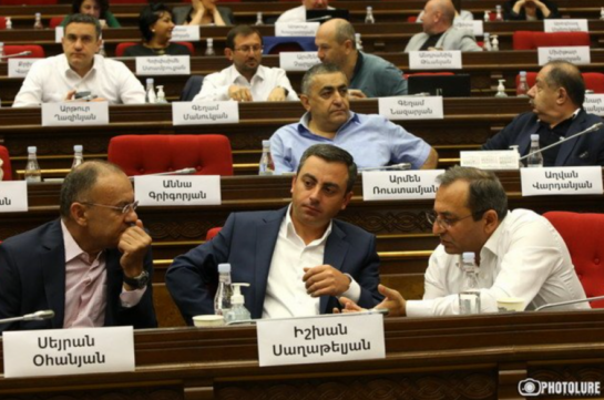 Парламент Армении во второй раз не избрал Ишхана Сагателяна вице-спикером