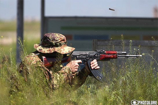 ВС Азербайджана открыли огонь по армянским позициям на участке Черного озера – Минобороны Армении