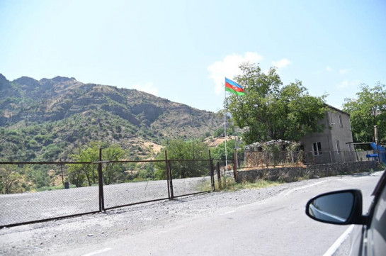 Азербайджанские военные немногим ранее перекрыли также дорогу из Гориса в Воротан – омбудсмен Армении