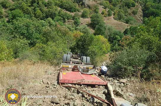 «ԻՎԵԿՕ» բեռնատարը Երևան-Մեղրի ճանապարհին դուրս է եկել երթևեկելի գոտուց և գլորվել ձորը. 41-ամյա վարորդը մահացել է
