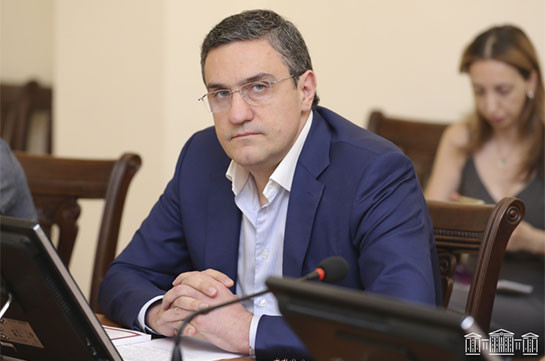 На должность заместителя председателя комиссии по вопросам обороны и безопасности снова выдвинута кандидатура Артура Казиняна