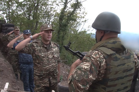Ոստիկանության զորքերի հրամանատարն ու ՃՈ պետն այցելել են մարտական դիրքեր (Տեսանյութ)