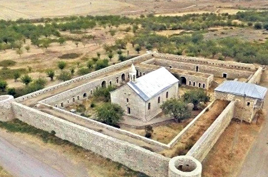 Азербайджанцы с помощью GPS дошли до монастырского комплекса Амарас и установили свои флаги, но российские миротворцы отправили их обратно, на исходную позицию – Метаксе Акопян