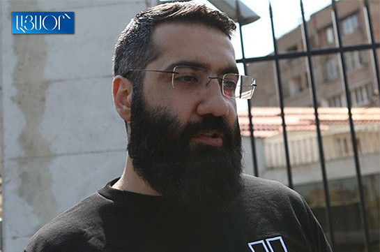 Արթուր Դանիելյանին իր տան մոտից բերման են ենթարկել ոստիկանություն