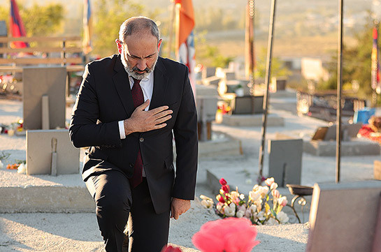 Никол Пашинян почтил память погибших в ходе 44-дневной войны героев