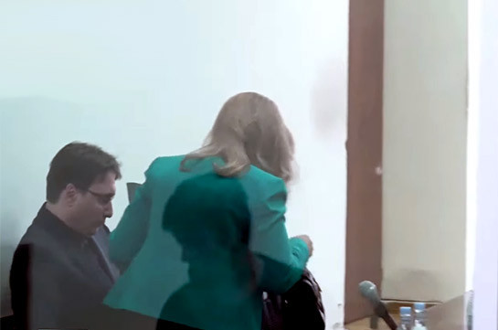 Փաստաբան Լուսինե Սահակյանը լքեց դատարանի դահլիճը. Ռոբերտ Քոչարյանի ու Արմեն Գևորգյանի գործով նիստը հետաձգվեց