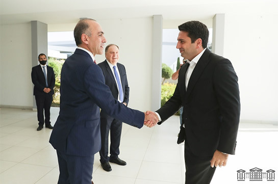 Делегация во главе с Аленом Симоняном встретилась с председателем Межпарламентской комиссии по сотрудничеству Кипр – Армения