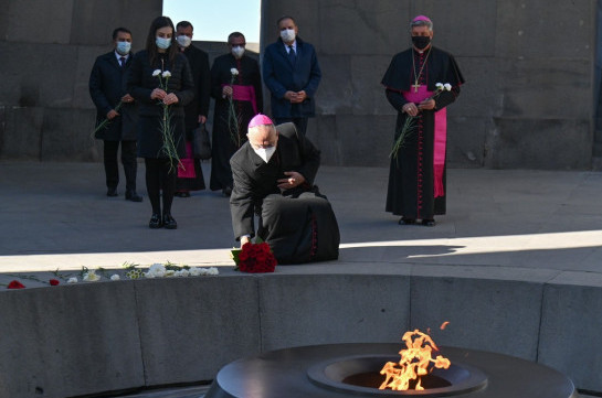 Представитель Ватикана в Ереване почтил память невинных жертв Геноцида армян
