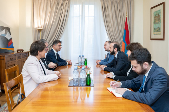 Арарат Мирзоян встретился в Париже с представителями армянских организаций Франции