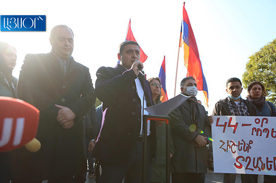 На площади Республики проходит акция протеста с требованием рассекретить документ о делимитации и демаркации между Арменией и Азербайджаном