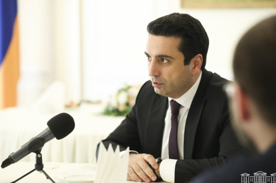 «А с чего вы взяли, что кто-то сдал Карабах?»: Что в действительности ответил Ален Симонян российскому корреспонденту