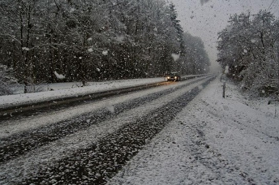 ՀՀ մի շարք տարածաշրջաններում ձյուն է տեղում, Սպիտակի ոլորանները բեռնատարների համար դժվարանցանելի են