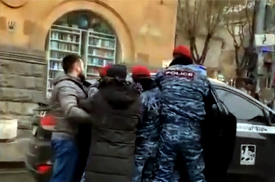 Полицейские подвергли приводу Ара Зограбяна (Видео)