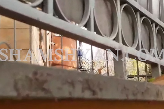 Երևանում 30-ամյա երիտասարդը Իտալիայի դեսպանատան ճաղավանդակի վրայով անցել ու մտել է դեսպանատան տարածք (Տեսանյութ)