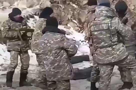 Ինչպես են հայ զինվորականները գերեվարում ադրբեջանցիներին (Տեսանյութ)