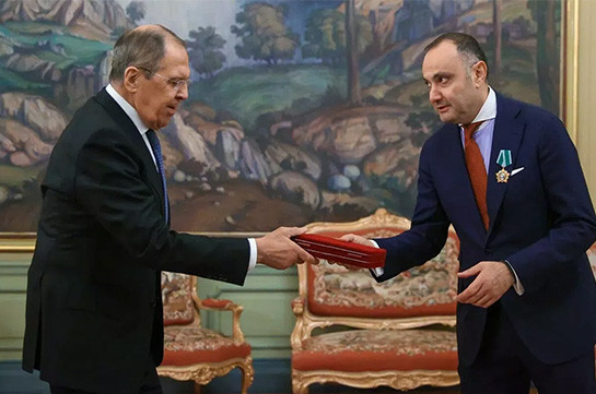 Лавров вручил покидающему пост послу Армении в РФ Орден Дружбы