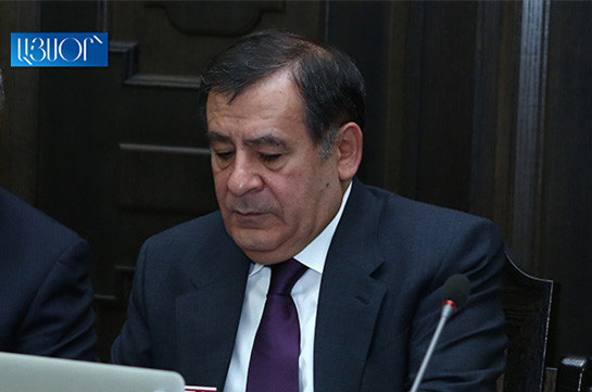 Ален Симонян подписал протокол о прекращении полномочий председателя Аудиторской палаты Левона Йоляна