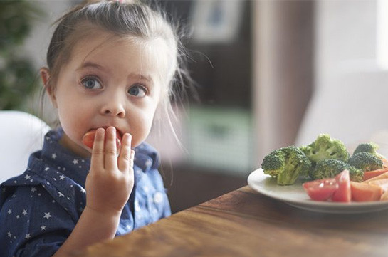 Պատժել կամ խրախուսել սննդի միջոցով չի կարելի. տարածված սխալները երեխայի սննդային վարքում