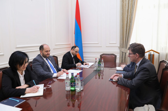 Араик Арутюнян принял посла Нидерландов в Армении