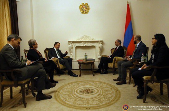 Армен Григорян и Тойво Клаар обсудили вопросы региональной безопасности