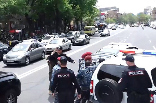 «Если в Армении есть Защитник прав человека, то призываем обратить внимание на действия полиции!» – Арсен Бабаян о задержании граждан с применением грубой силы