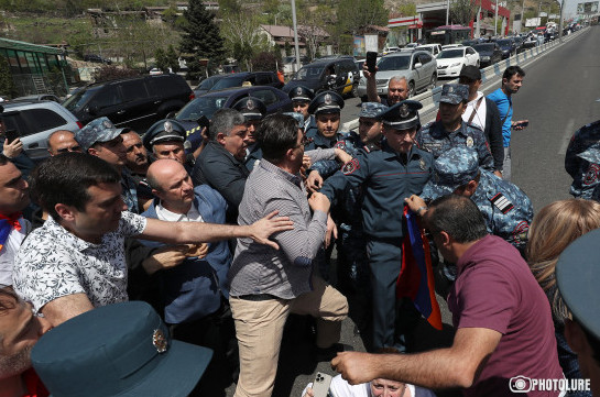 Полиция подвергла приводу 18 участников акций протеста в Ереване
